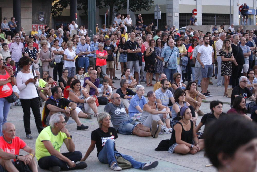 Concentració a la plaça de l''U d''octubre de Girona per l''aniversari del 20-S