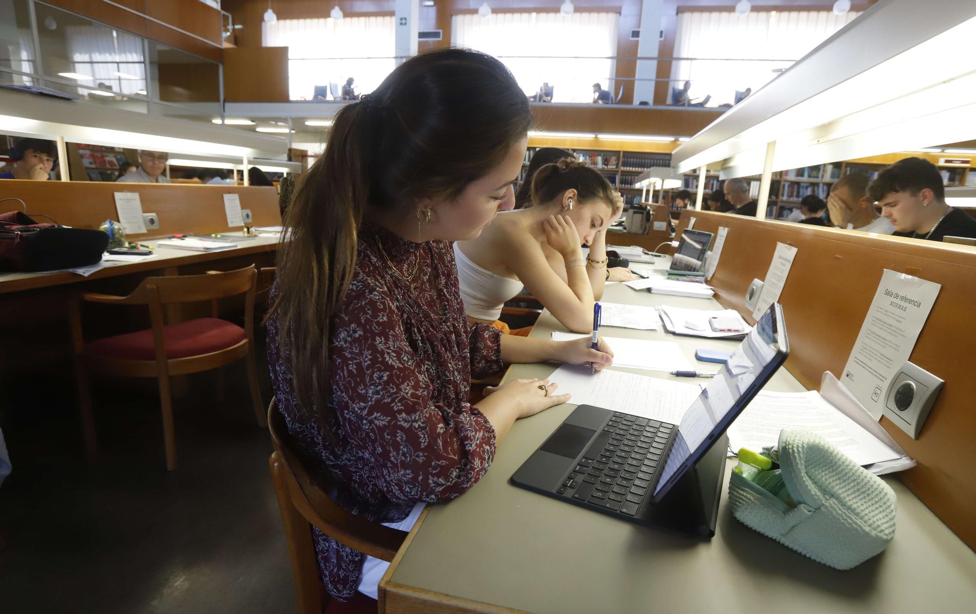 Aforo completo en las bibliotecas aragonesas en las últimas horas antes de la Evau