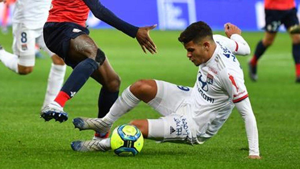 Bruno Fernandes, en una acción con su nuevo equipo, el Olympique de Lyon