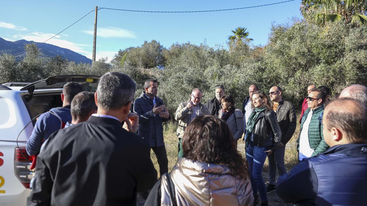 El presidente de la Diputació de València, Vicent Mompó, la vicepresidenta primera, Natàlia Enguix, y el responsable del Consorcio Provincial de Bomberos, Avelino Mascarell han visitado la zona.