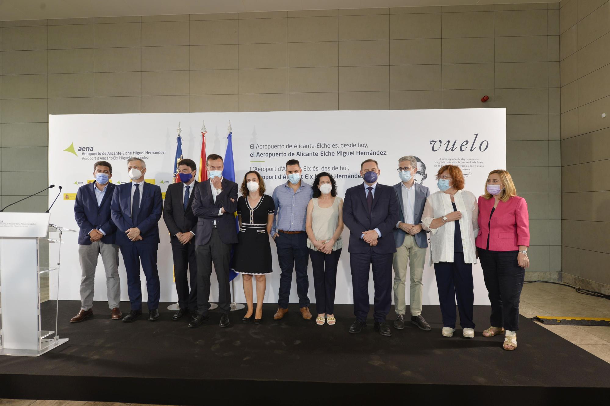 Ábalos preside la ceremonia para añadir al aeropuerto el nombre del poeta Miguel Hernández