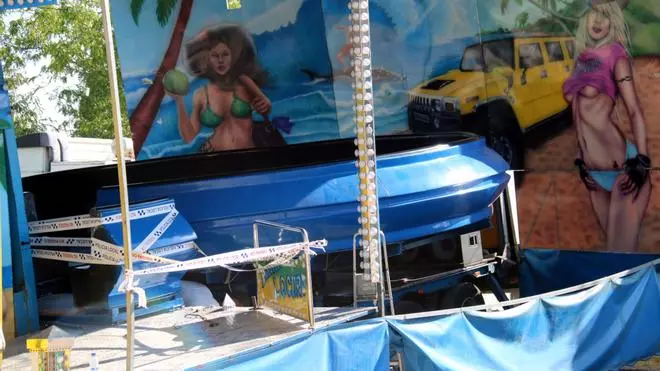 Les imatges de l'atracció de fira de la festa major de Tona on hi ha hagut un accident