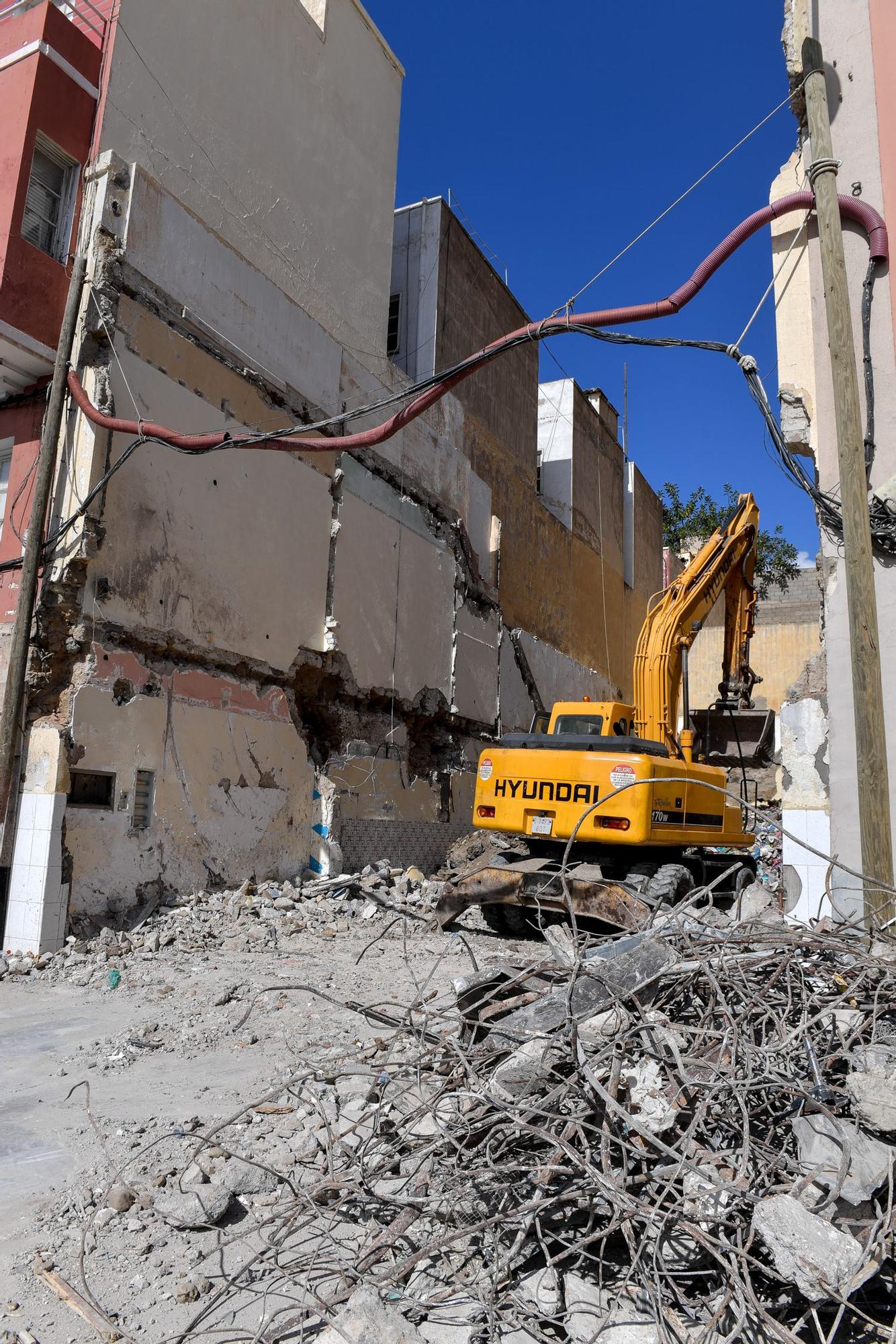 Derribo de viviendas y edificios en el entorno de Manuel Becerra