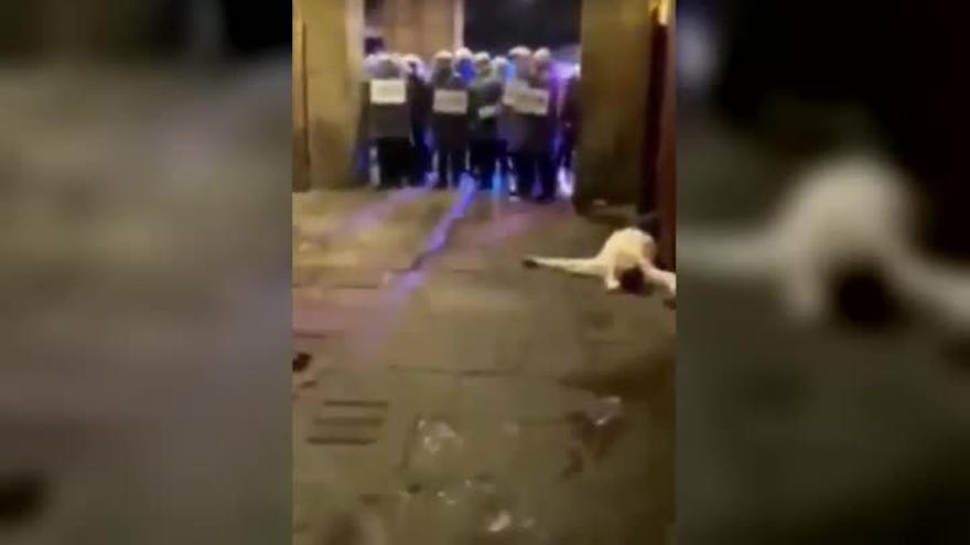 Intervención de la Guardia Urbana en la plaza Reial de Barcelona