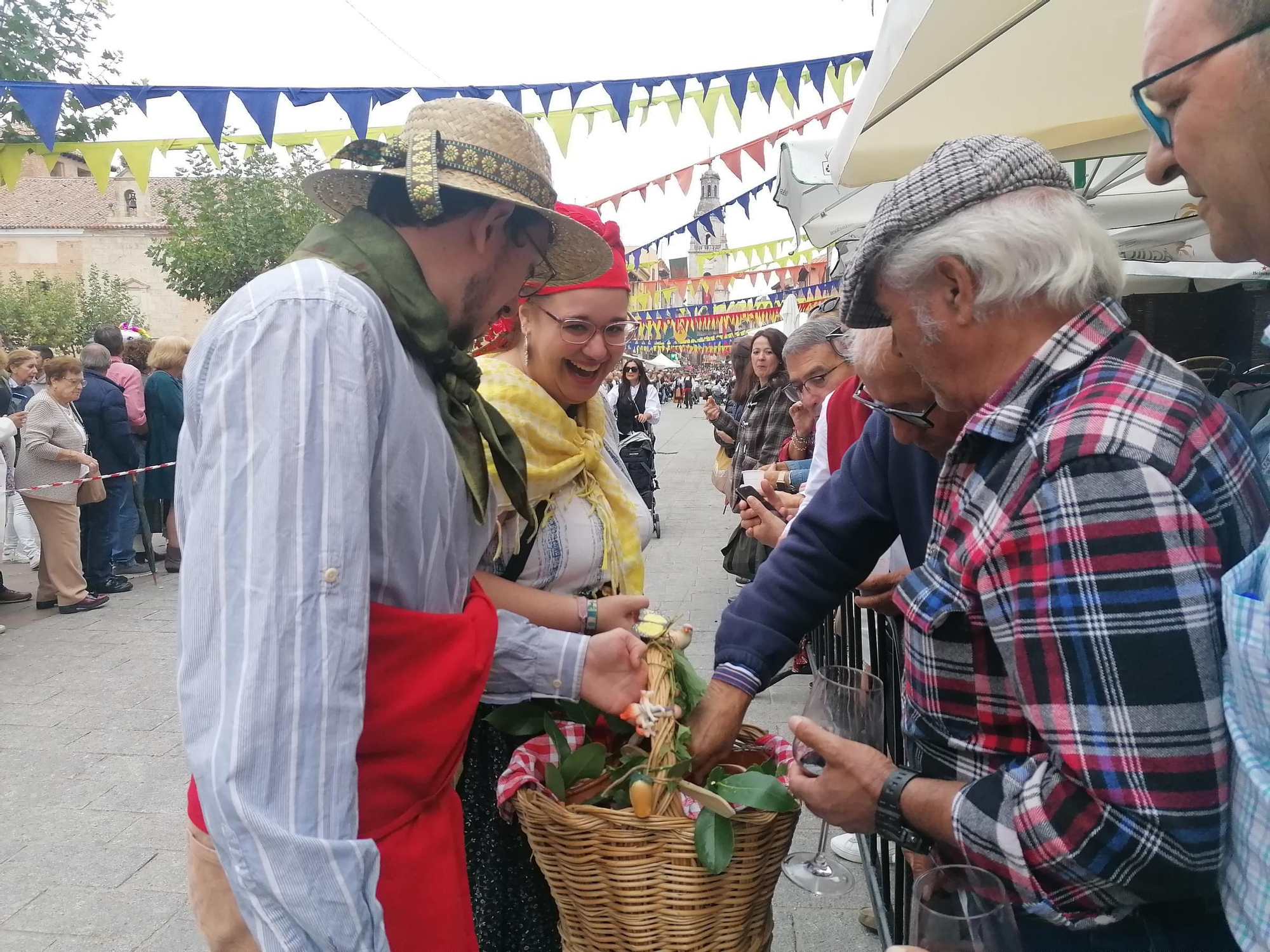 GALERÍA | Toro recrea la vendimia tradicional en el desfile de carros