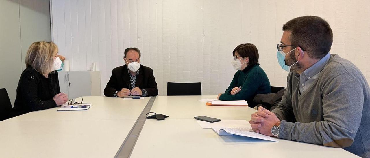 Paz Pérez, José Crespo, María Iglesias y Francisco Vilariño, durante la reunión de ayer.