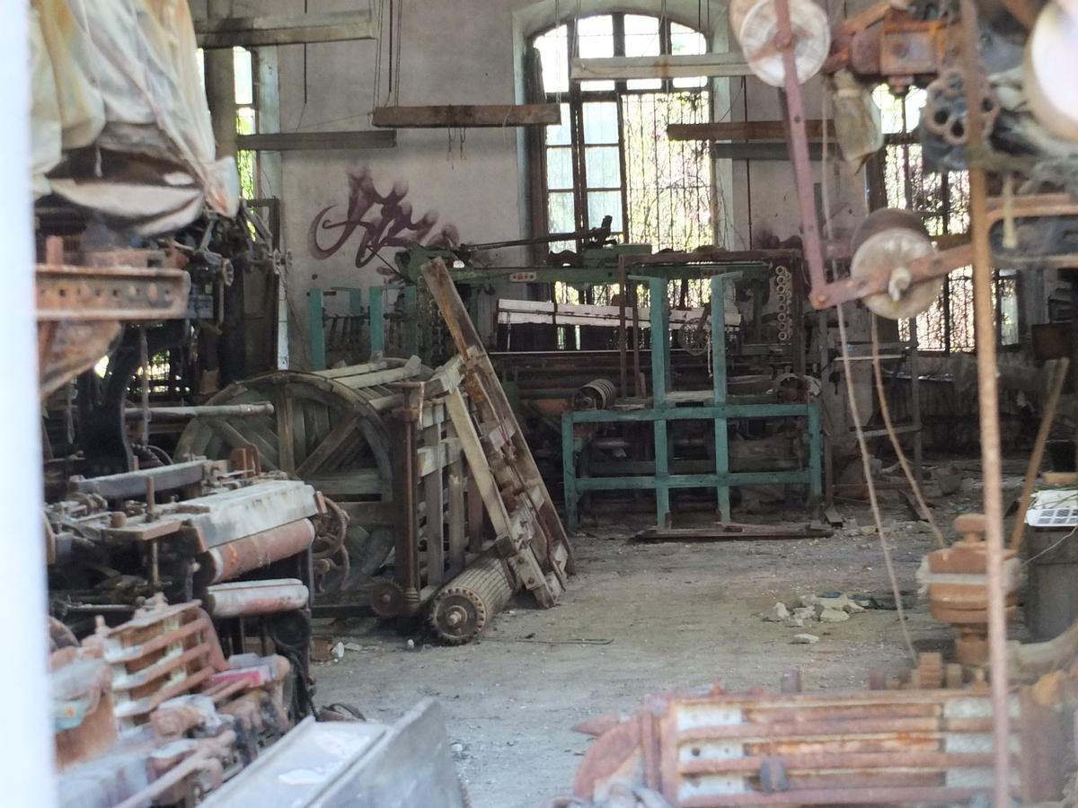 Una imagen del interior del edificio industrial que será adquirido por el Consell.