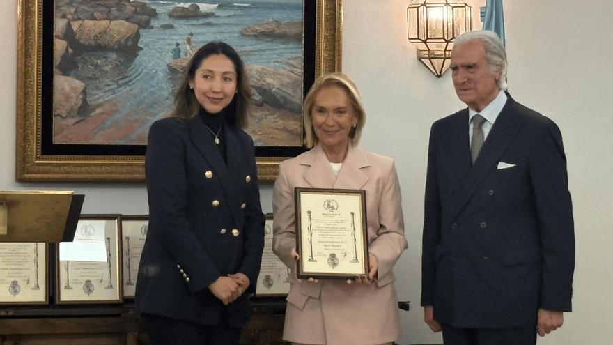 La Fundación Carlos III galardona a la rectora de la UCAM