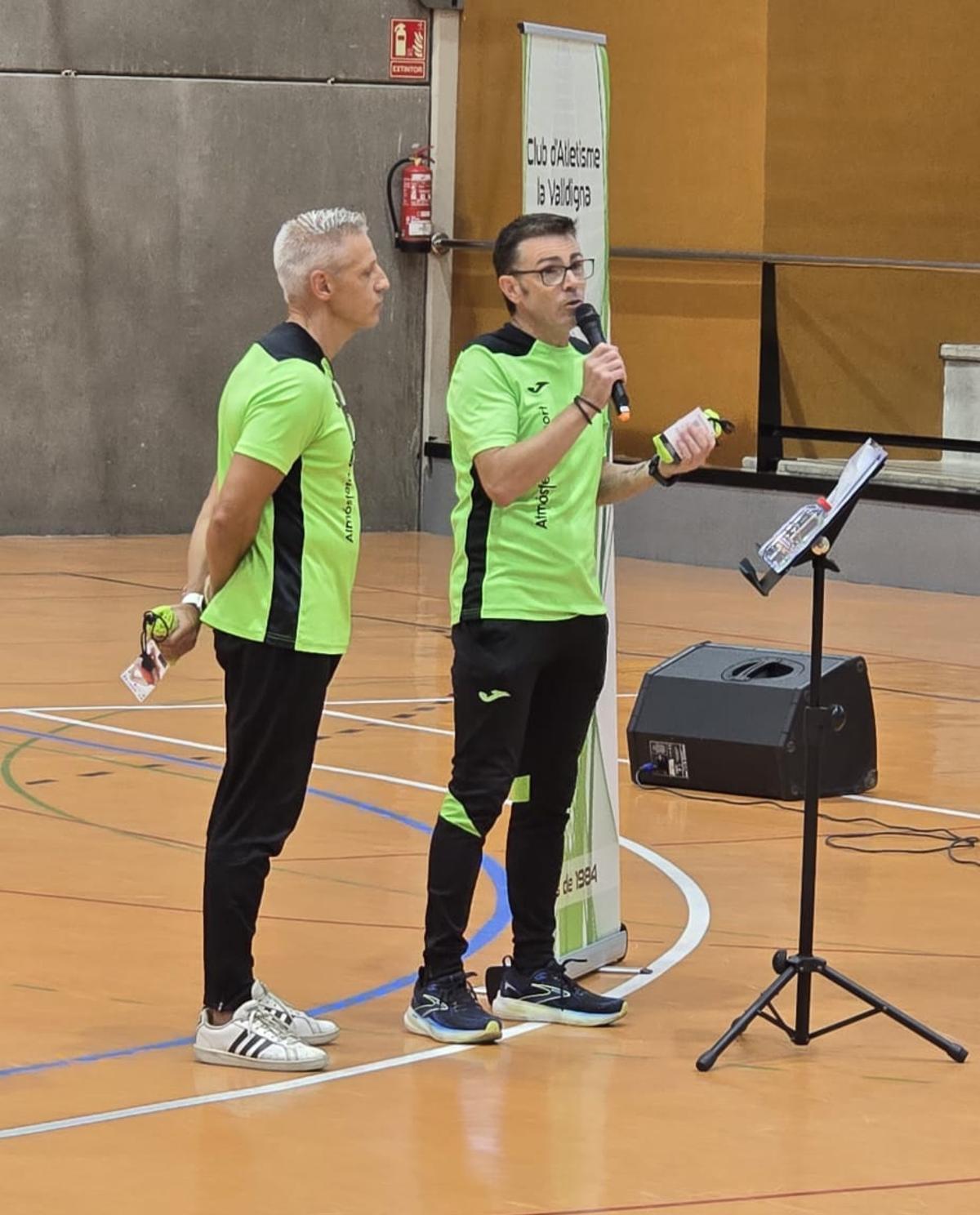 Los técnicos del club, durante su alocución