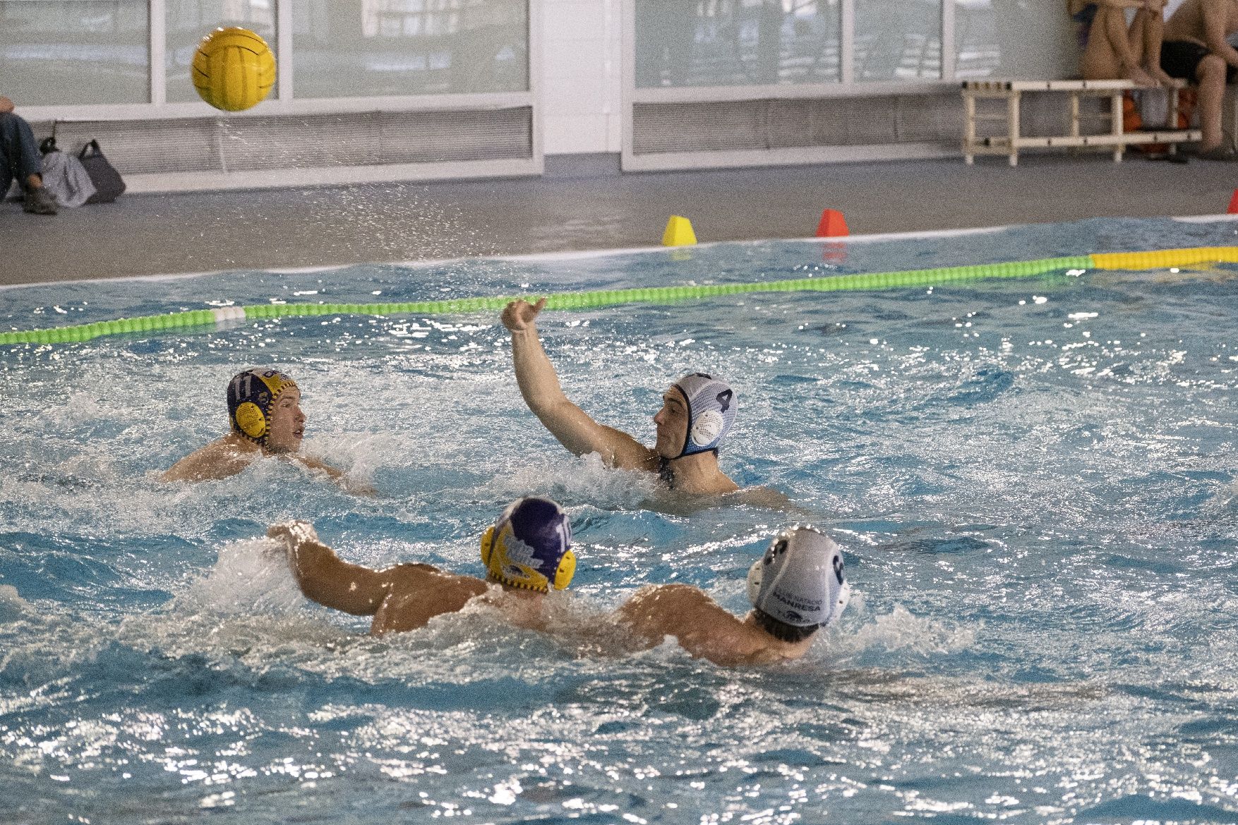 Imatges del partit de waterpolo CN Manresa-CWP Sant Adrià