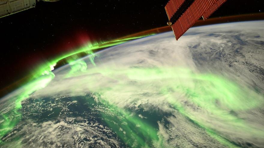 La fascinante aurora polar sobre la Tierra captada desde la Estación Espacial Internacional