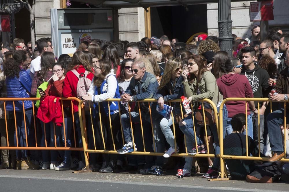 Búscate en la mascletà del 8 de marzo