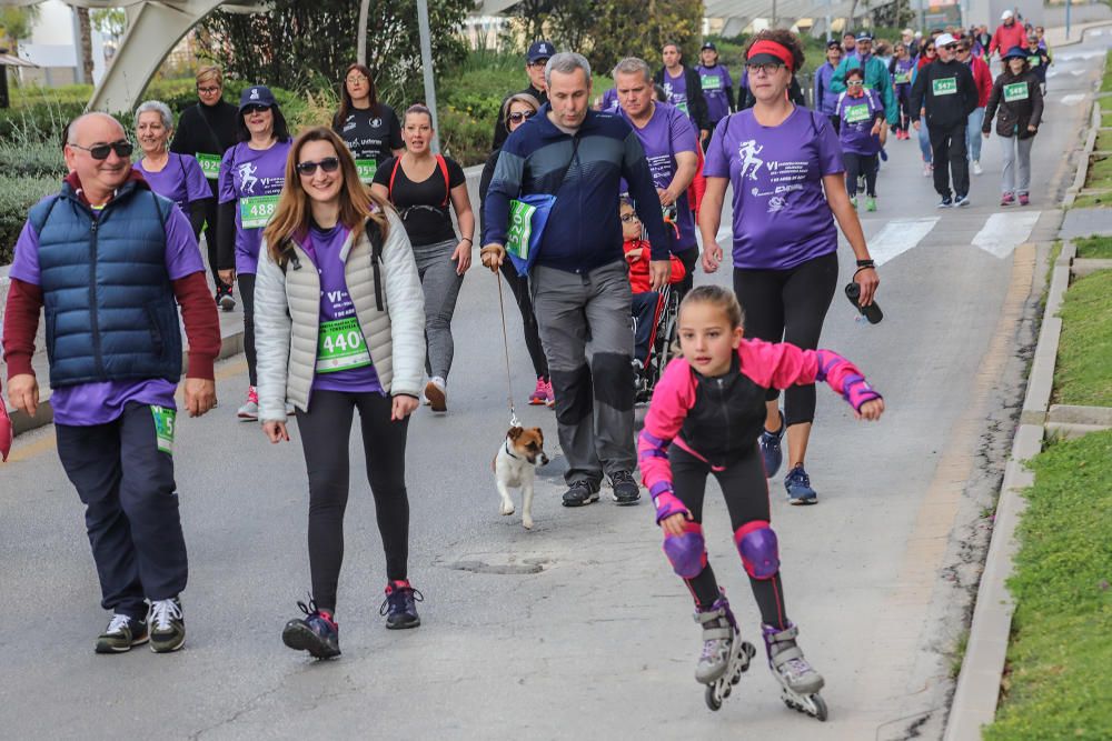 Más de 400 personas toman parte en la marcha solidaria de AFA Torrevieja y en las pruebas deportivas, en las que triunfan corredores locales