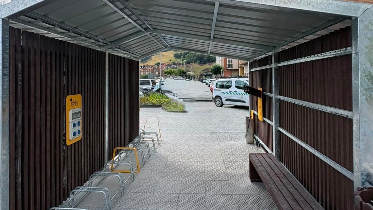 Área de reposo y mantenimiento para ciclistas en Campomanes, Lena