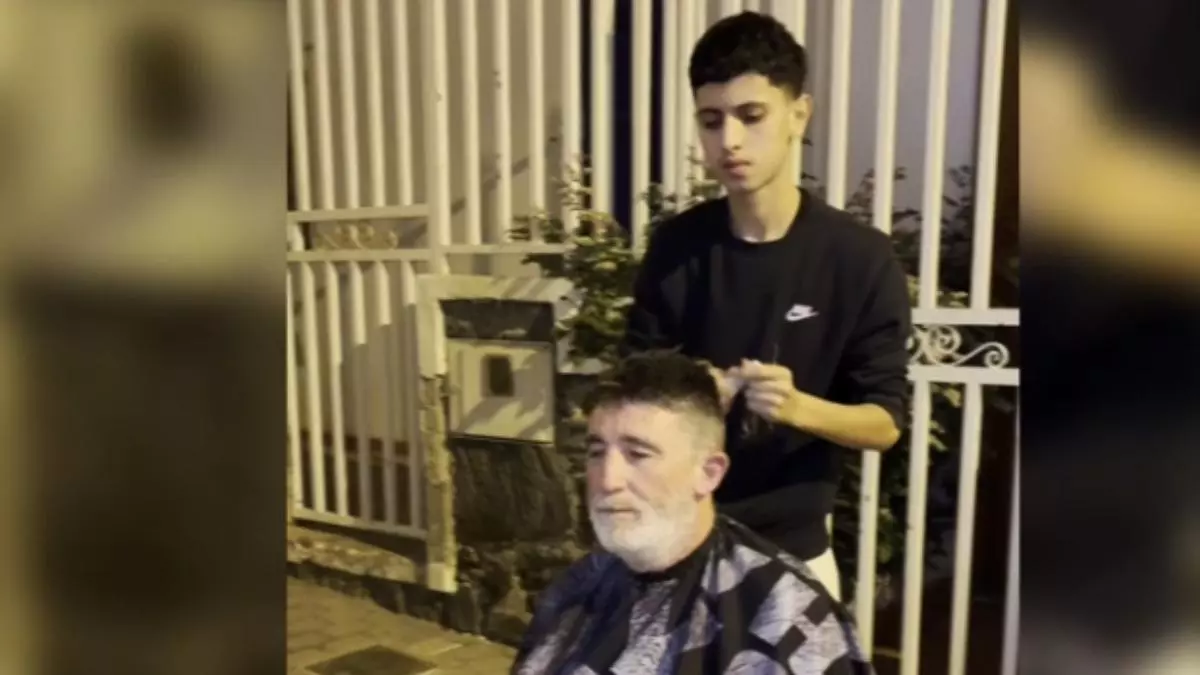 Solidaridad en Lanzarote: Un joven peluquero transforma la vida de una persona sin hogar