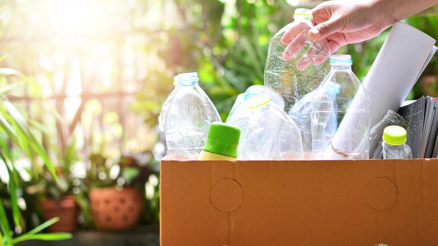 El reciclaje de plásticos en el hogar sigue al alza.