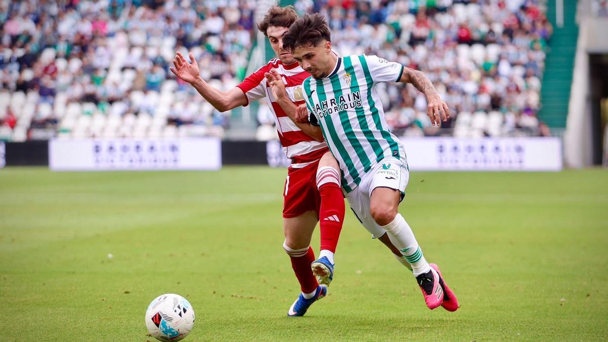 El Córdoba CF se niega a dejar de creer y tumba al Granada con un épico gol de Jacobo González