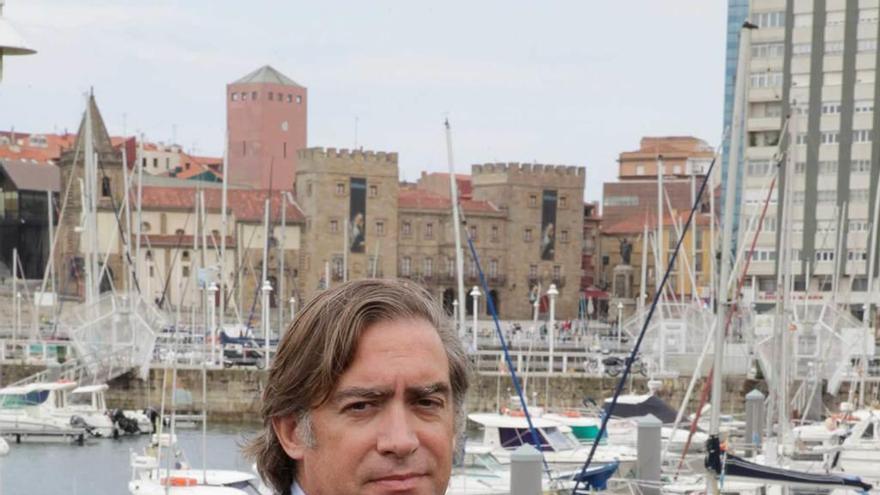 Alberto Manuel López-Asenjo, en el puerto deportivo.