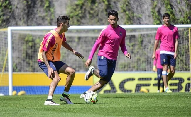 Entrenamiento de la UD Las Palmas en Barranco ...