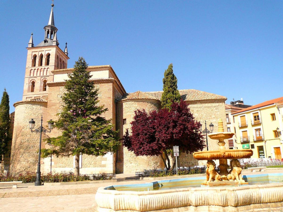 Iglesia de Santa María y Fuente de los Leones en Illescas, Toledo