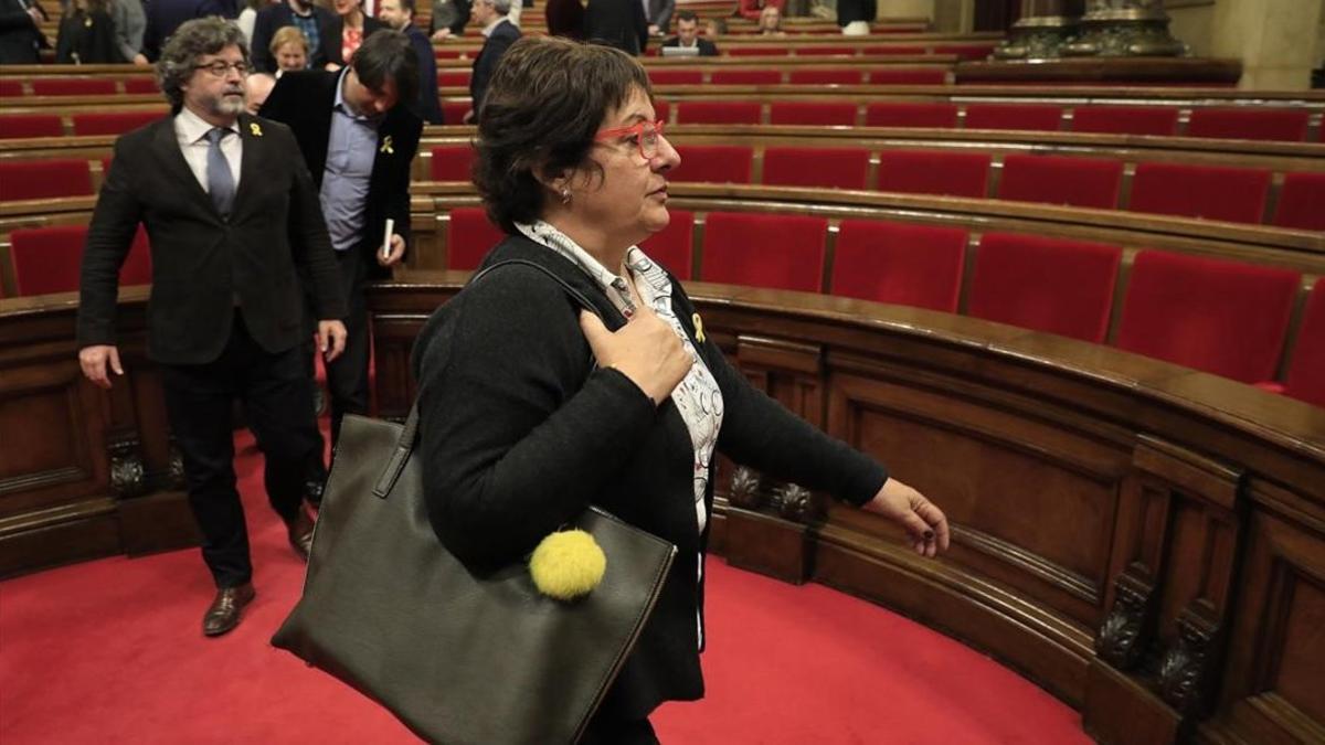 La 'exconsellera' de Treball, Dolors Bassa, durante un plen en el Parlament el pasado 22 de marzo.