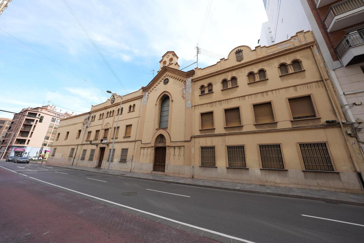 Estado actual de la fachada del antiguo asilo en la céntrica calle Gobernador.