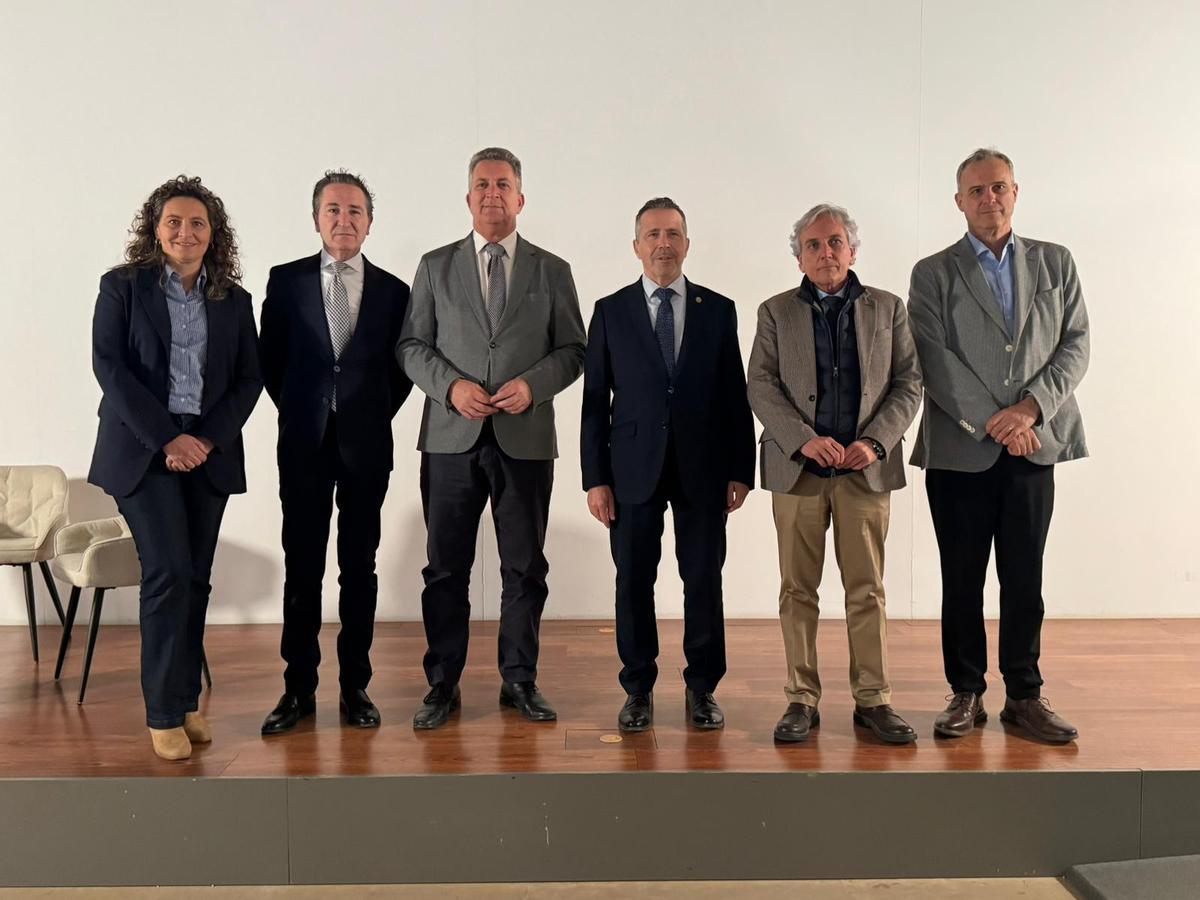 Los reponsables de la UPV, el estudio y de la Conselleria de Medio Ambiente, esta mañana en el Centre del Carme.