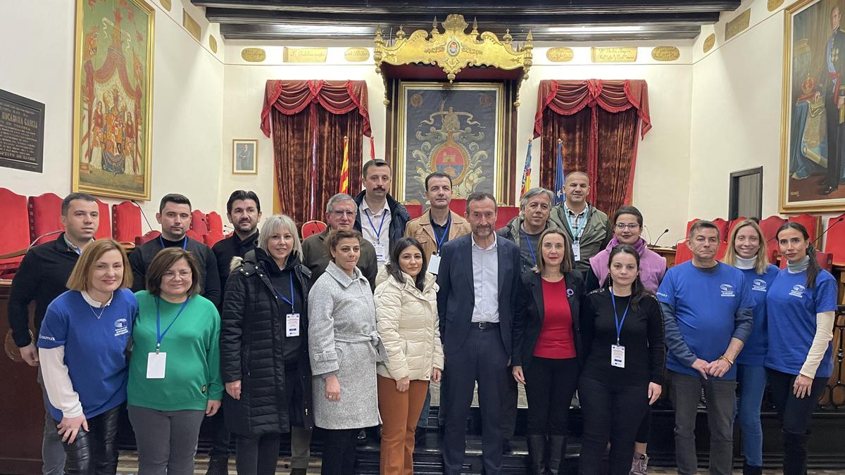 El alcalde de Elche ha recibido a los profesores turcos y a los docentes y alumnos del Sixto Marco.