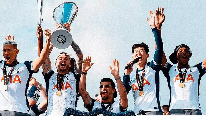 La celebraci車n del Tottenham por su triunfo en la Europa League