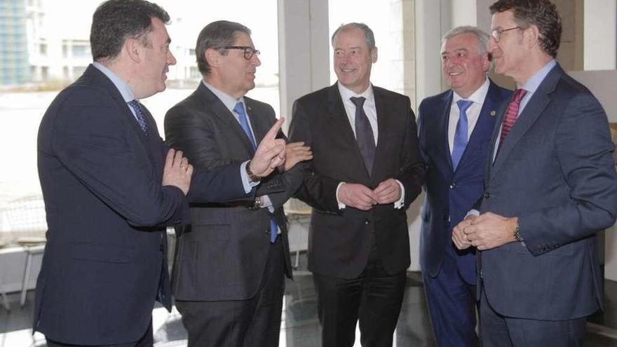 El conselleiro de Educación, los rectores de A Coruña, Vigo y Santiago, y el presidente de la Xunta.