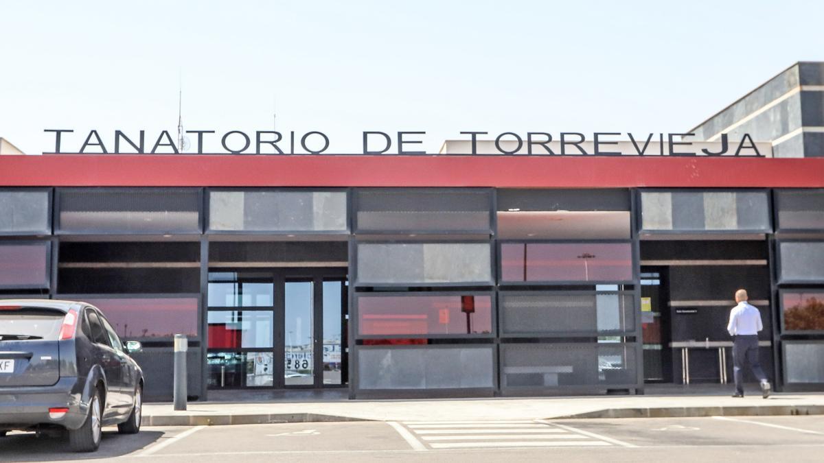 Fachada principal del tanatorio de Torrevieja, que impulsa la apertura de un crematorio