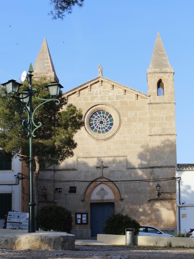 Die Kirche Mare de Déu del Carme im historischen Ortskern.