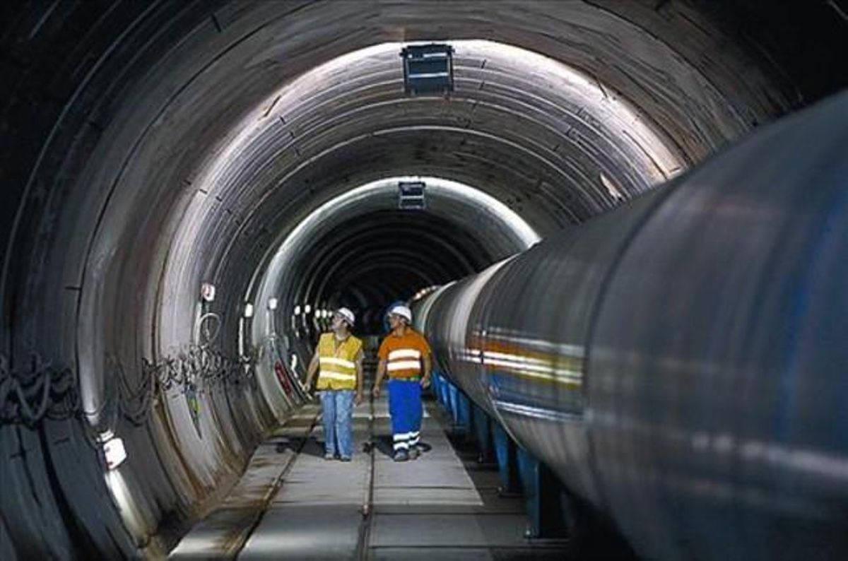 Infraestructures 8 Operaris al túnel Fontsant-Trinitat. Infraestructures 8 Operaris al túnel Fontsant-Trinitat.