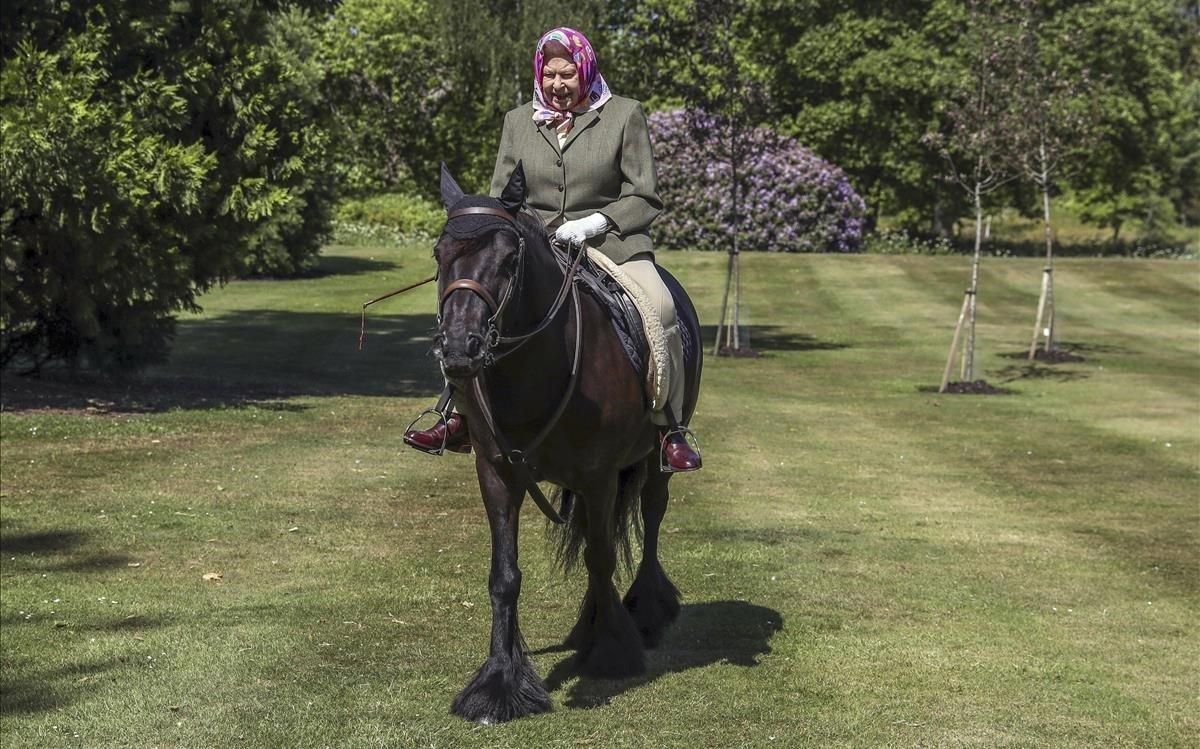 lmmarco53600962 in this photo released sunday may 31 2020 britain s queen 200601111557 lmmarco53600962 in this photo released sunday may 31 2020 britain s queen 200601111557