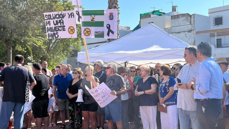 Concentración en La Puebla del Río  (Sevilla) en protesta por el virus del Nilo