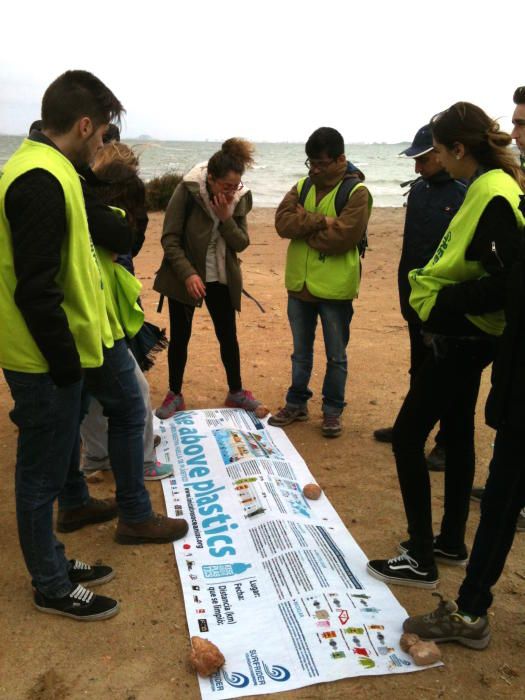 Una marcha por la rambla del Albujón exige acabar con los vertidos en el Mar Menor