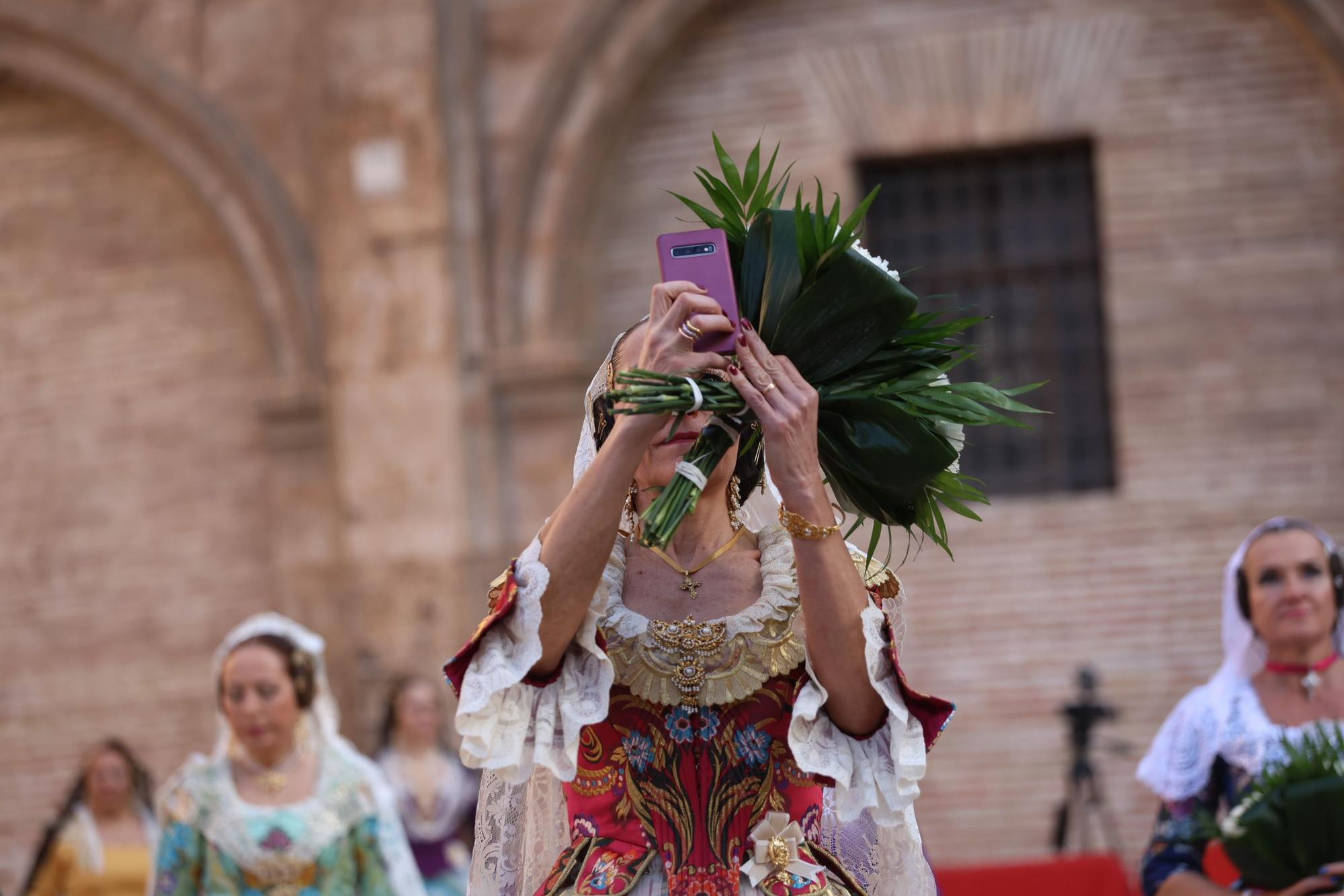 Ofrenda Fallas 2023 | Las fotos más emotivas y especiales del 17 de marzo