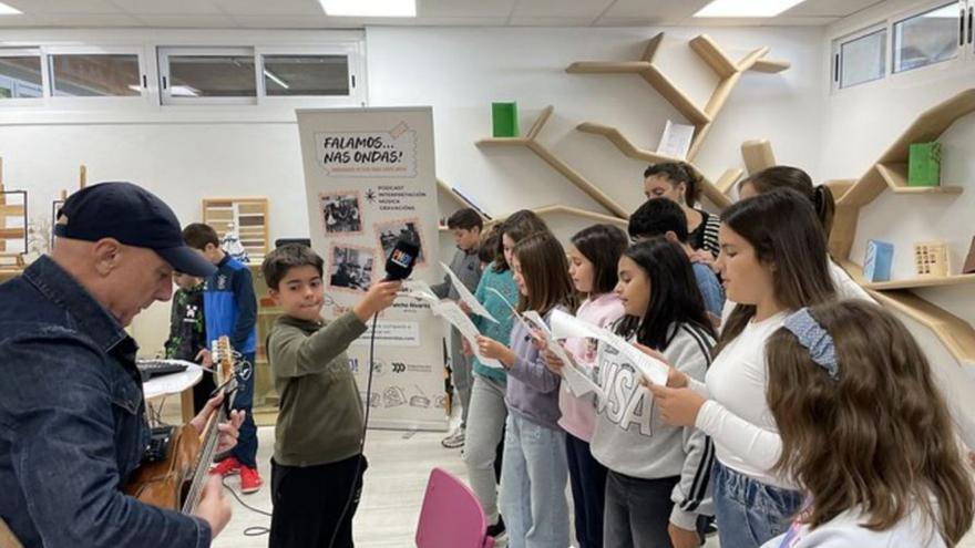 Alumnos del CEIP O Foxo, en uno de los talleres.