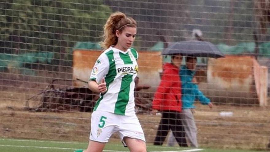 Pipaón, de futbolista a médica en pleno partido