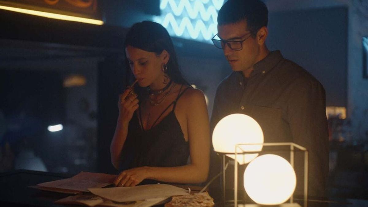 Mario Casas y Milena Smit en &#039;No matarás&#039;.