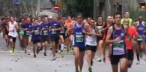 La Cursa de la Mercè 2013 aconsegueix una assistència de pràcticament 17.000 corredors. En el vídeo podem veure el pas dels esportistes per la ronda de Sant Pere i la plaça d’Urquinaona.
