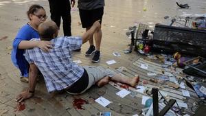 Una furgoneta arrolla a varias personas en la Rambla de Barcelona