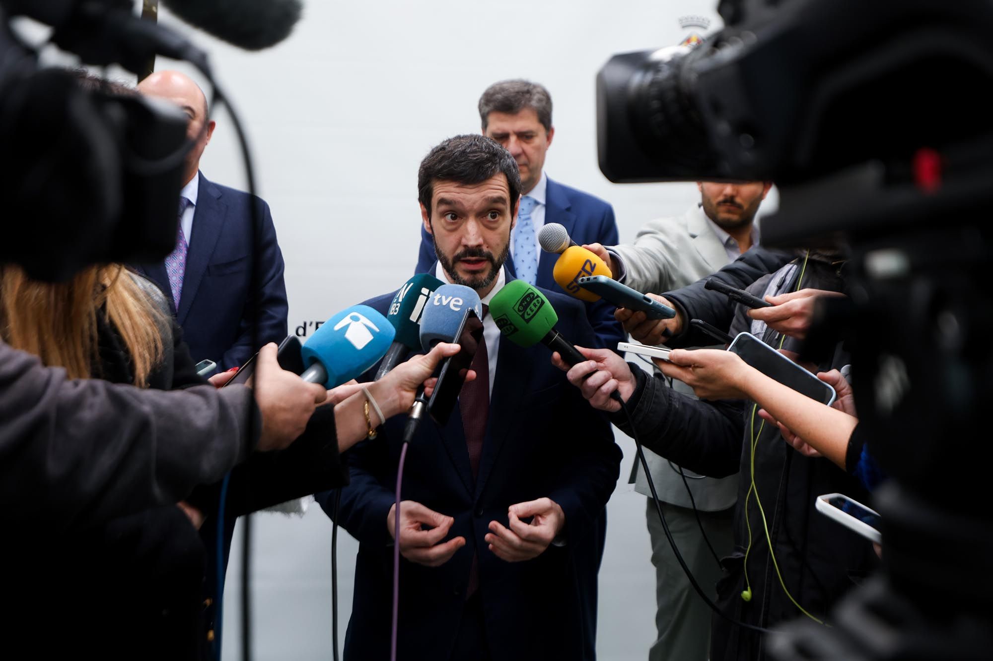 El ministro Pablo Bustinduy viaja a Ibiza para conocer el problema de las viviendas turísticas ilegales