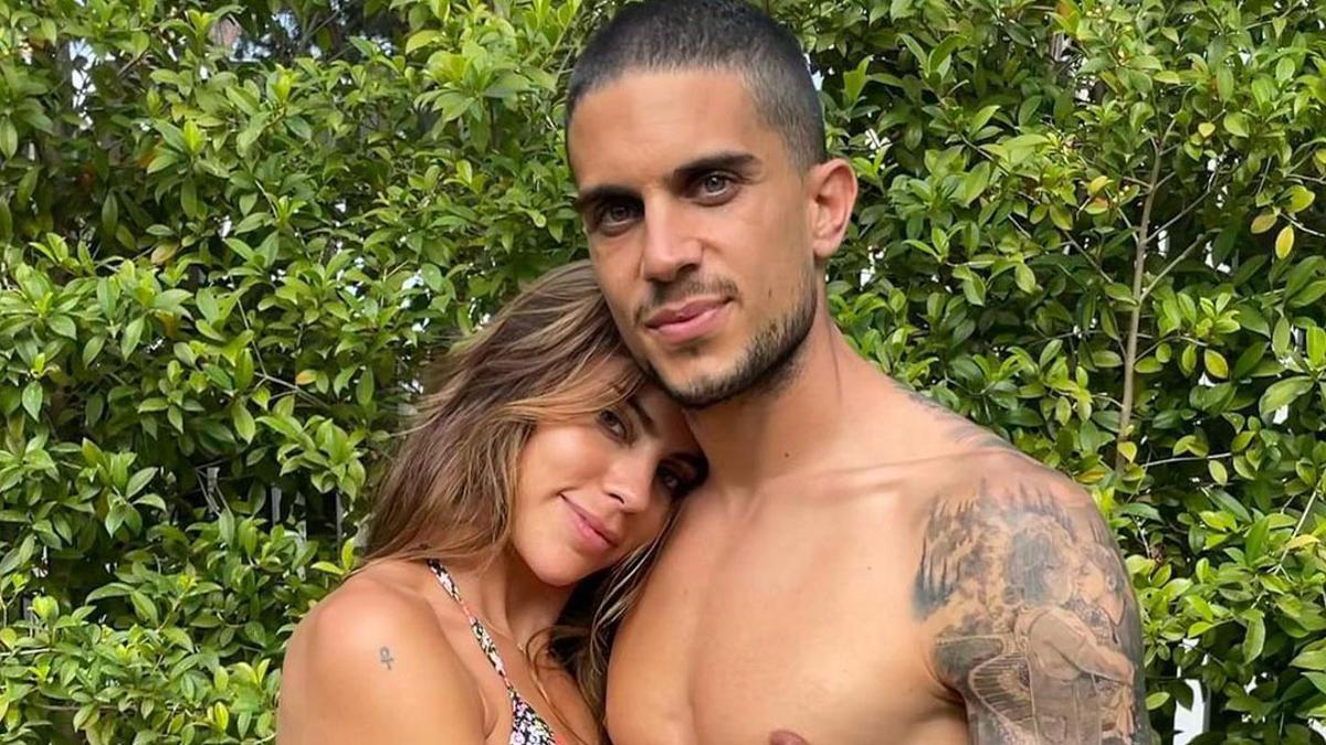 Marc Bartra y Melissa Jiménez.