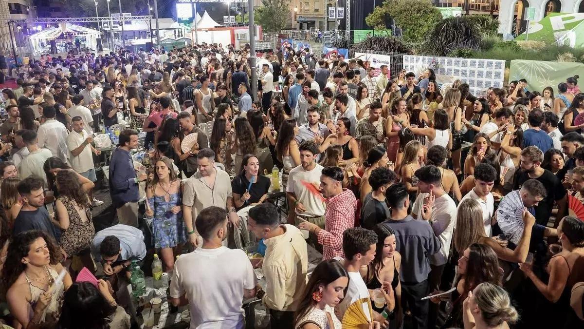 Pancartas en Albufereta en protesta por la ubicación de la nueva hoguera