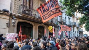 La jutgessa acorda paralitzar el desnonament de Txema, veí del bloc Sant Agustí