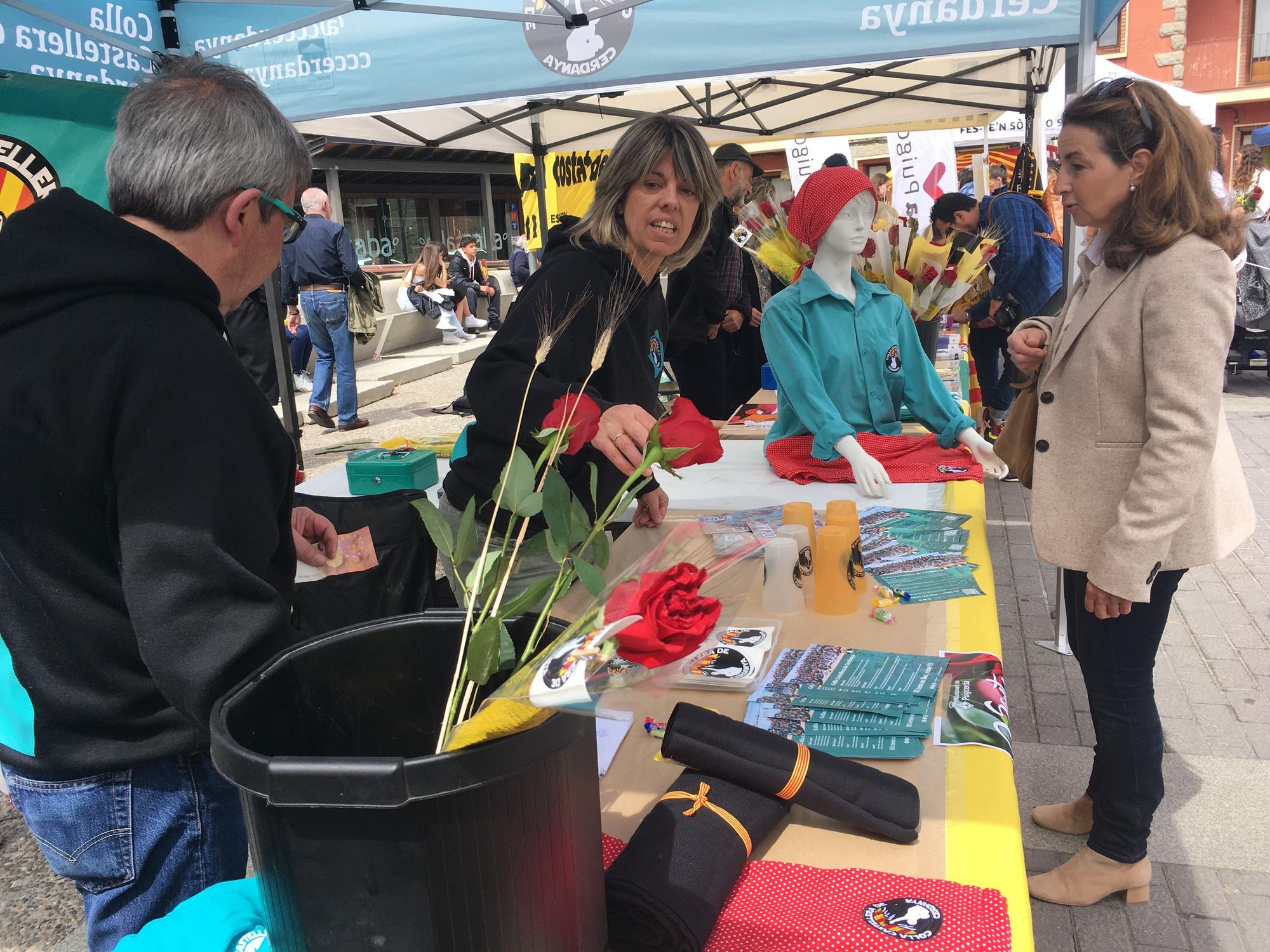 Les imatges de la diada de Sant Jordi a Puigcerdà