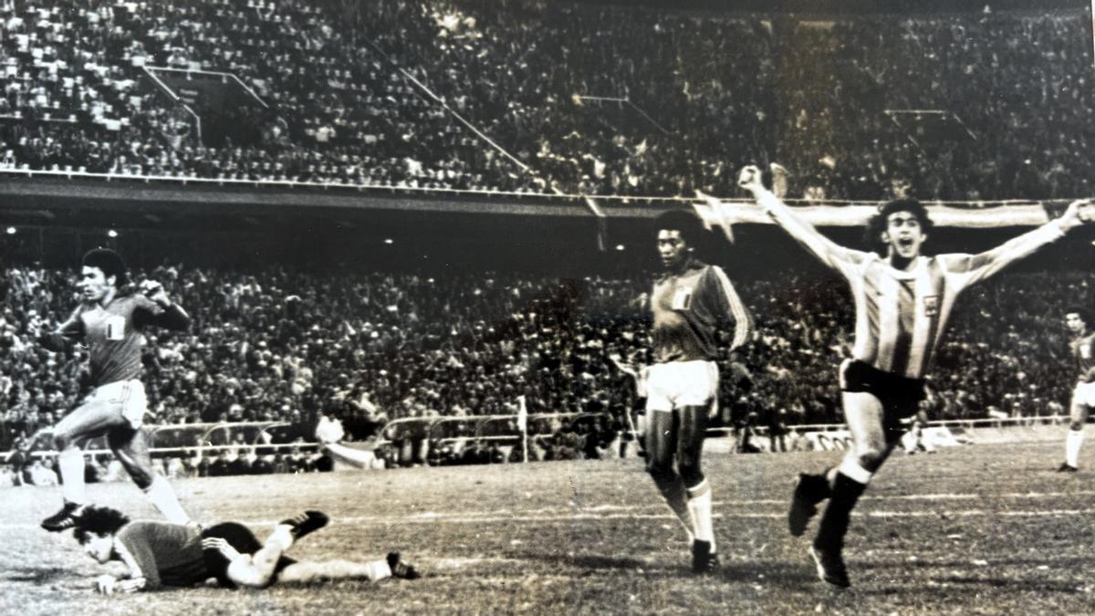 Gol de Kempes a Perú en Rosario, durante el Mundial de Argentina 78