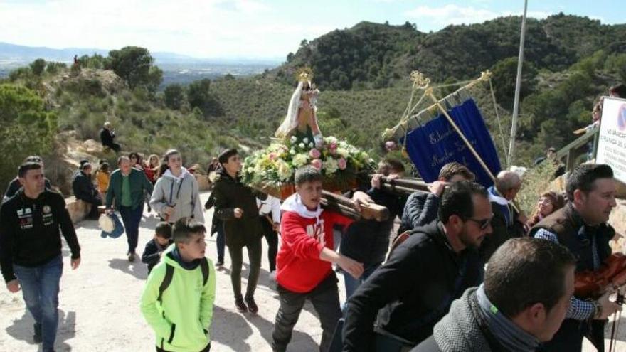 La Virgen de la Salud regresa hoy a su santuario a hombros de los vecinos de La Hoya.