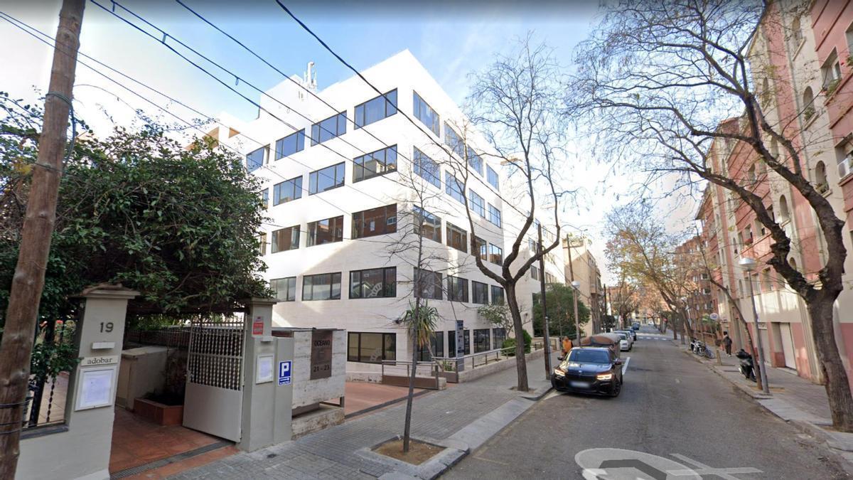 Edificio ubicado en el número 21-23 de la calle Milanesat, comprado por Meridia.